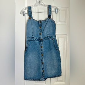 Billabong button up jean dress. Has pockets. Size M